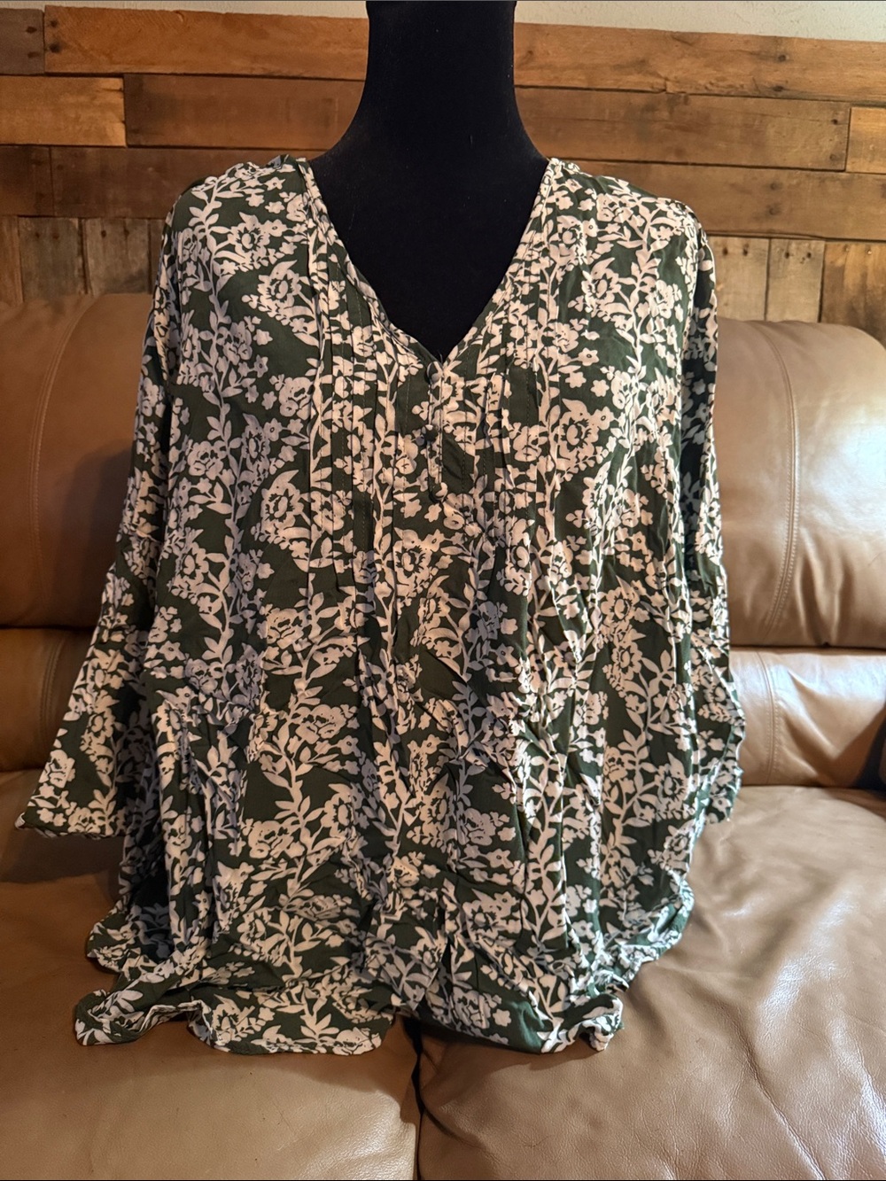 fun 2 fun Green and White Floral V-Neck Tunic